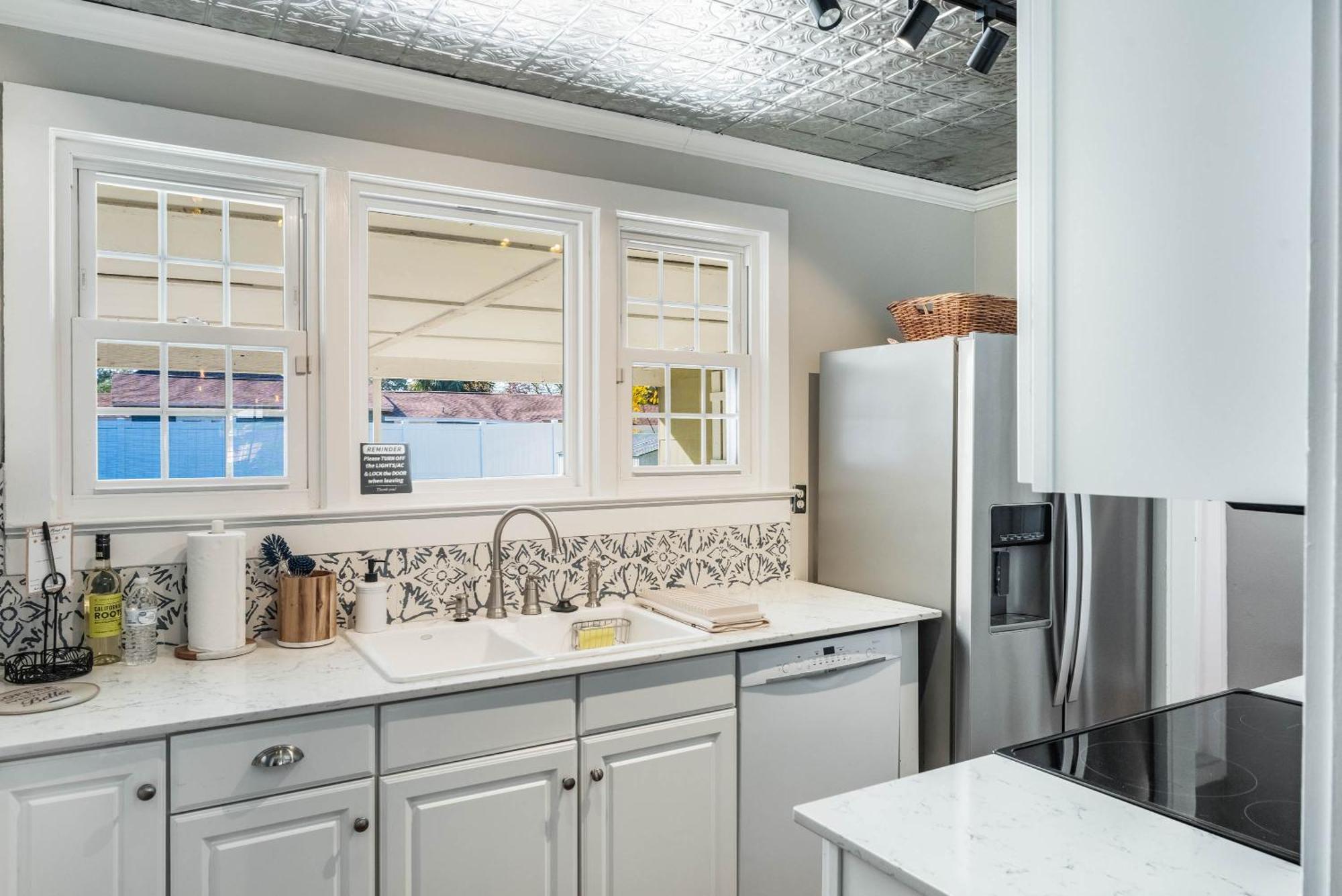 Sanford'S Haven, 3 Bedroom, Sleeps 7 Buitenkant foto